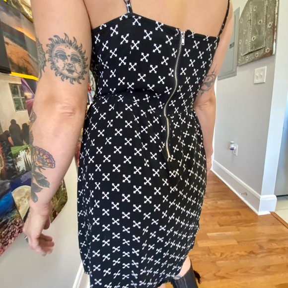 Cross Patterned LBD - Picture 2 of 3